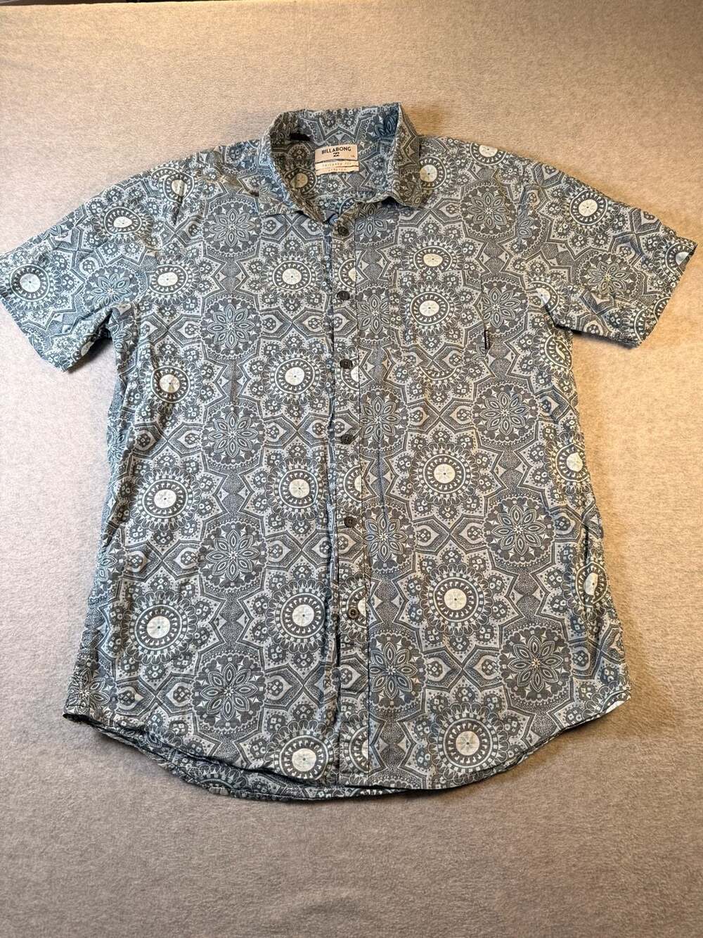 Billabong Tailored Fit Stretch Blue Mandala Print Short Sleeve Men's L